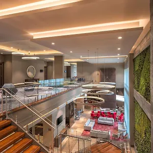 מלון Hilton Garden Airport